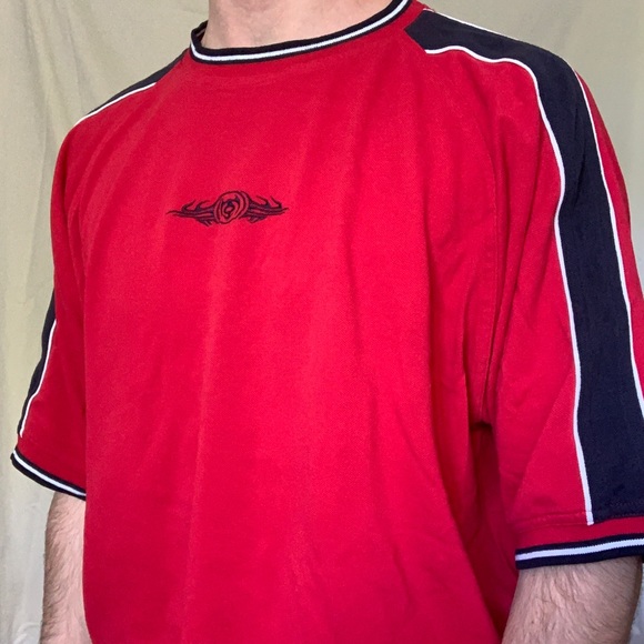 90’s Tee - Picture 3 of 4